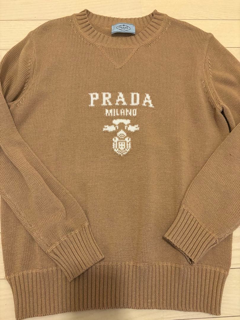 プラダ　ニット