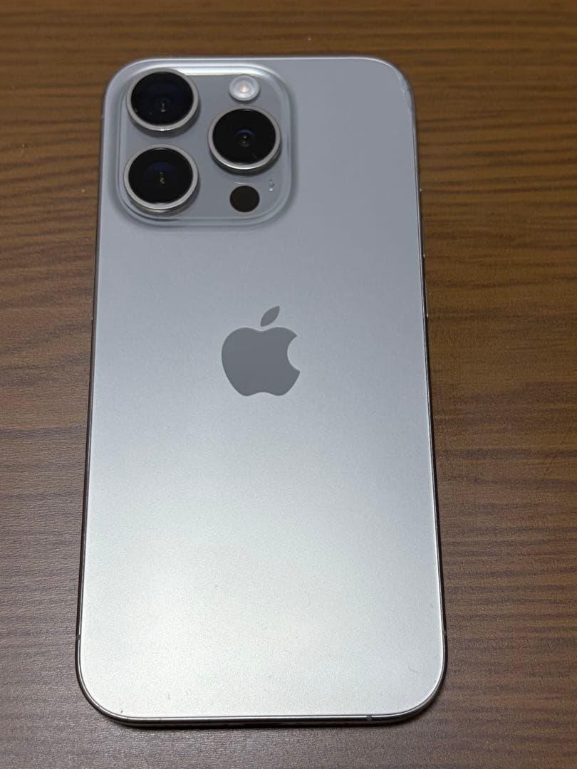 Apple iPhone 15 Pro 本体　ナチュラルチタニウム