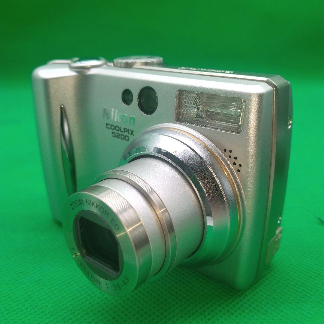 N28-01【動作確認OK・美品】Nikon ニコンCOOLPIX 5200