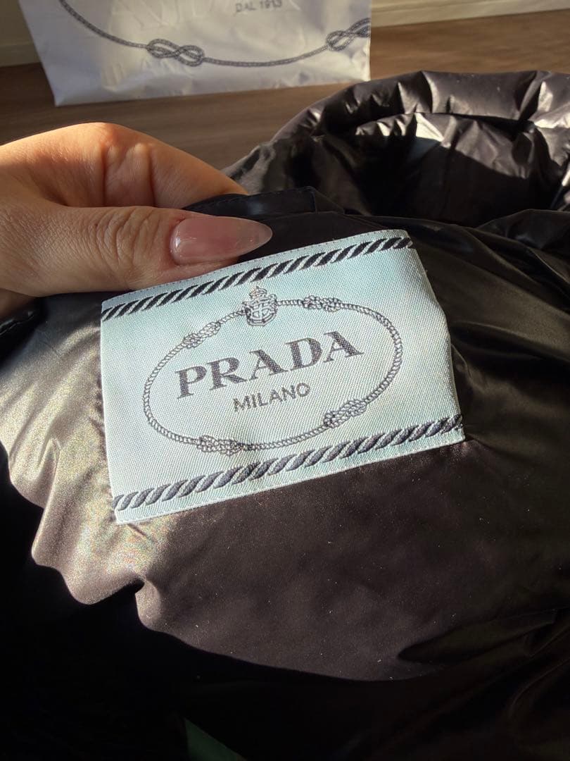 は*む様 最安値　PRADA ブラック ダウンジャケット　ショートダウン　38