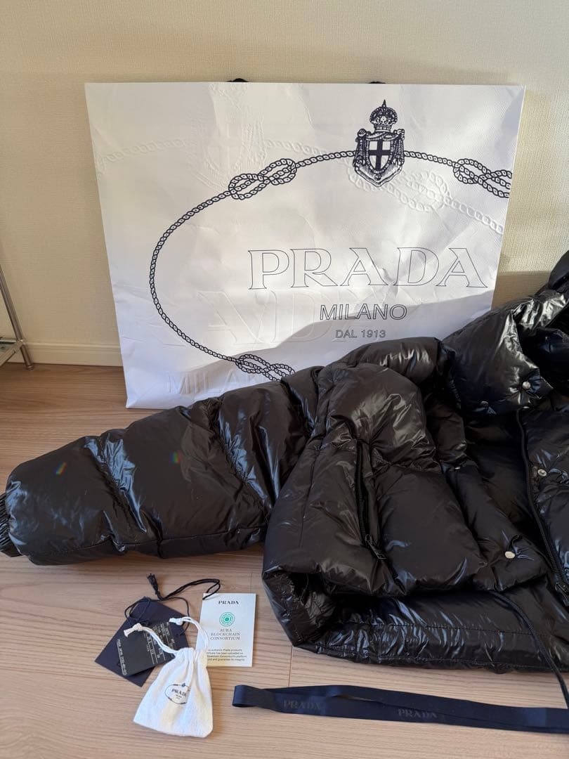 は*む様 最安値　PRADA ブラック ダウンジャケット　ショートダウン　38