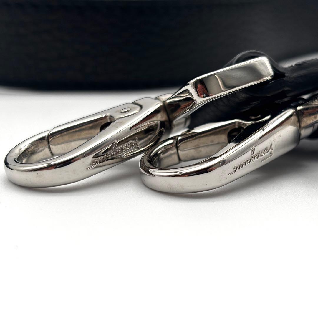 極美品 サルヴァトーレフェラガモ 2way ビジネスバッグ レザー スタッズ 黒