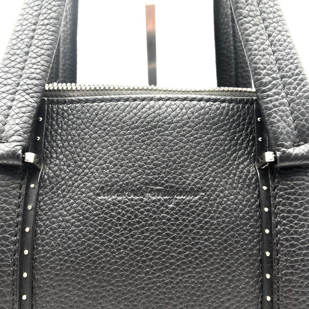 極美品 サルヴァトーレフェラガモ 2way ビジネスバッグ レザー スタッズ 黒