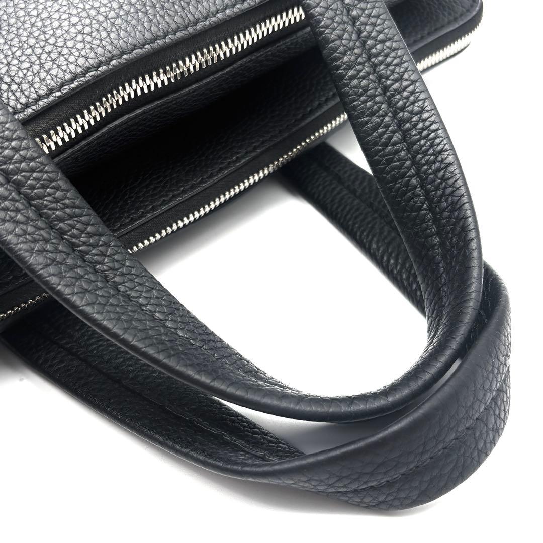 極美品 サルヴァトーレフェラガモ 2way ビジネスバッグ レザー スタッズ 黒