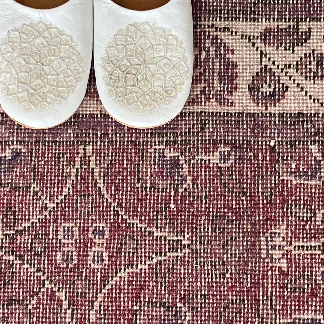 レッドパープル✳︎114×204✳︎ 囲みフラワー　ミルキー　トルコヴィンテージラグ