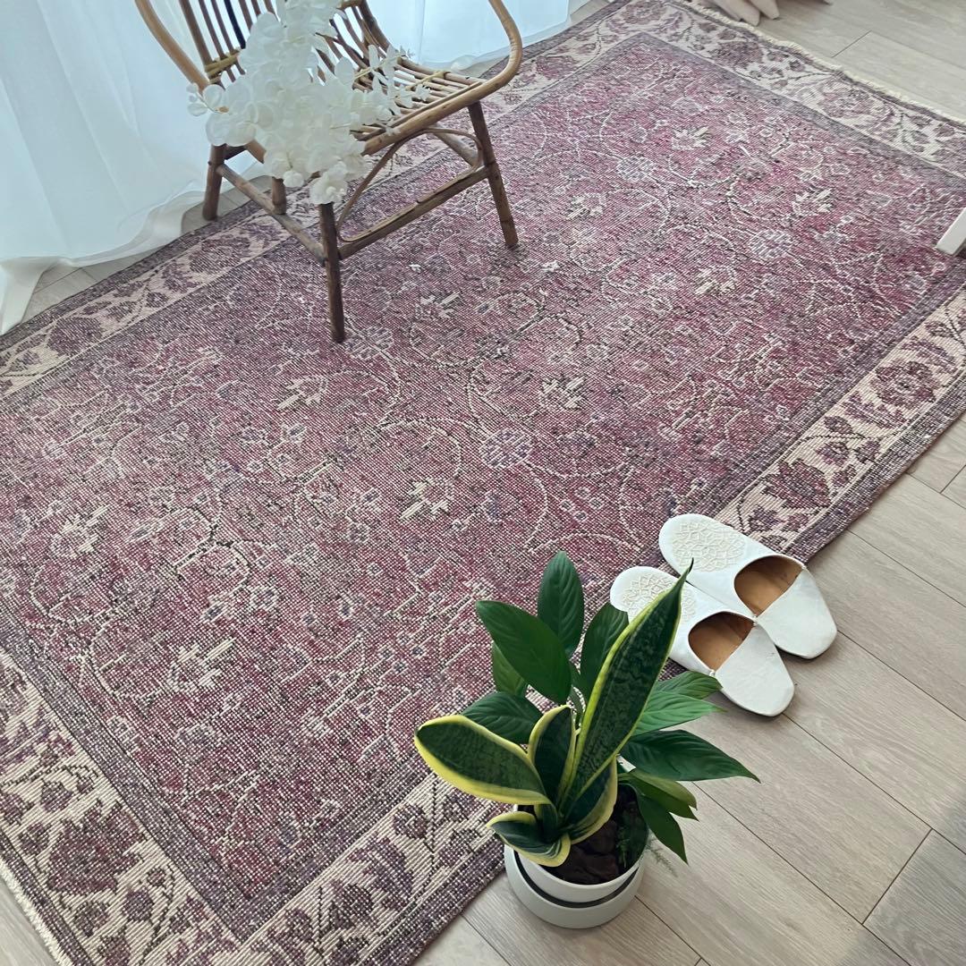 レッドパープル✳︎114×204✳︎ 囲みフラワー　ミルキー　トルコヴィンテージラグ