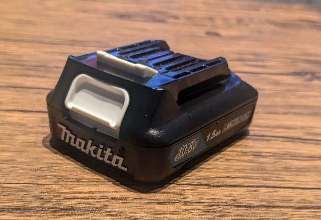 純正バッテリー付き マキタ　１０．８V充電式ファン 扇風機 サーキュレーター