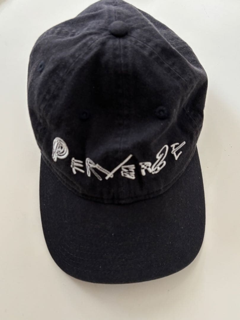 perverze 刺繍ロゴ ネイビー ベースボールキャップ