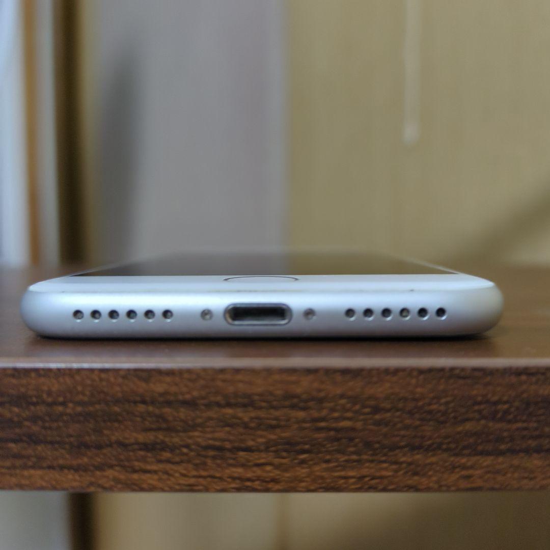 【美品】iPhone8 シルバー SIMフリー 64GB 本体のみ