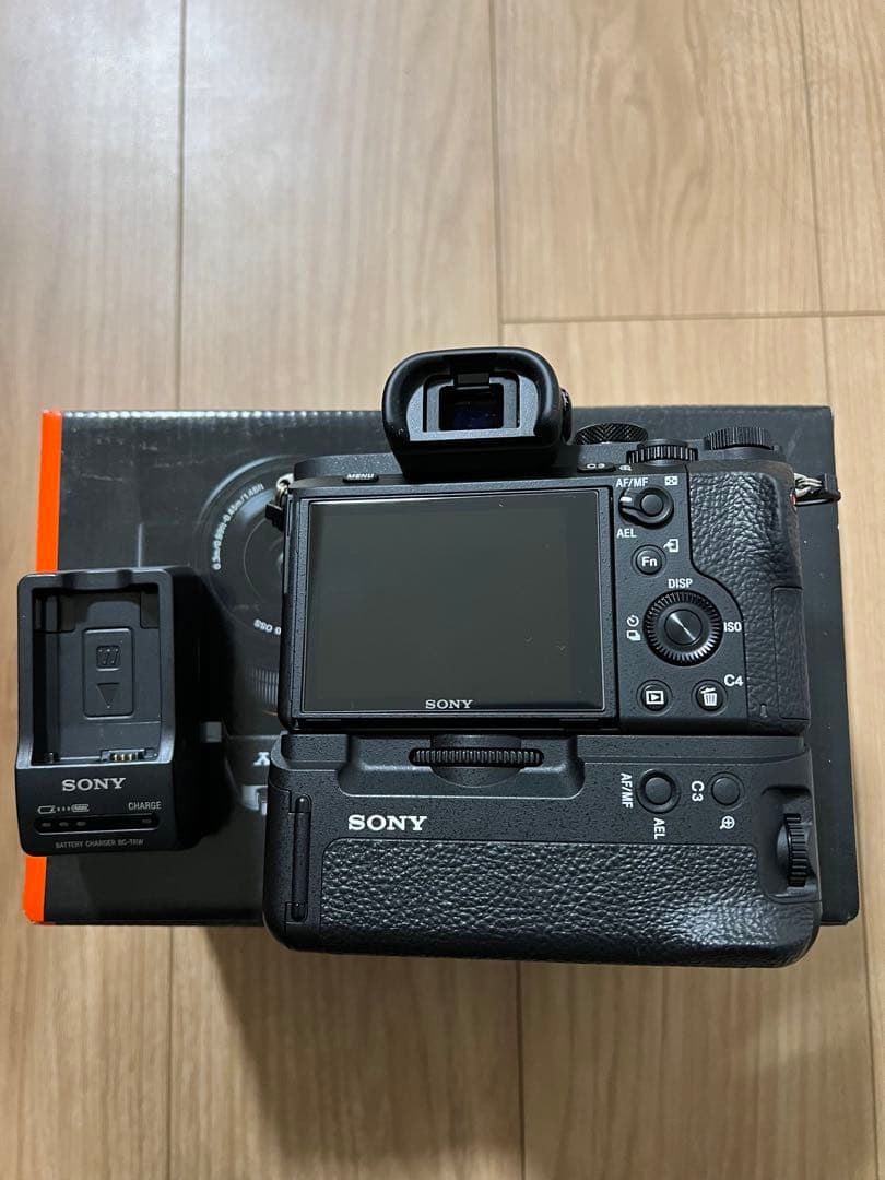 SONY α7II ILCE-7M2 & 縦位置グリップ　VG-C2EM