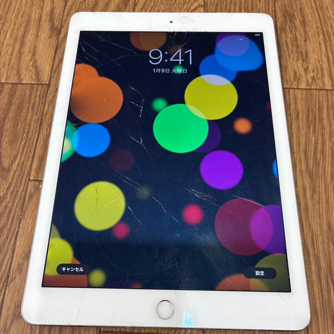 Apple iPad Air2 シルバー 本体 ひび割れあり