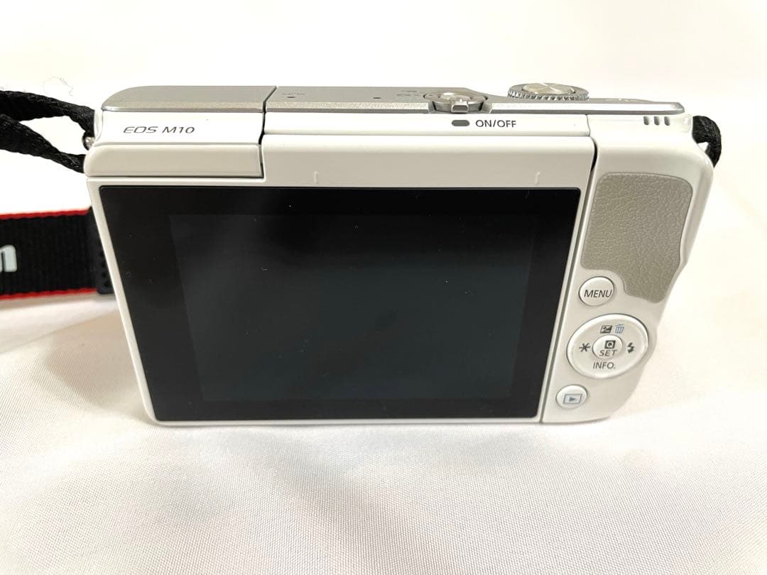 【美品】Canon EOS M10 ダブルズームレンズキット