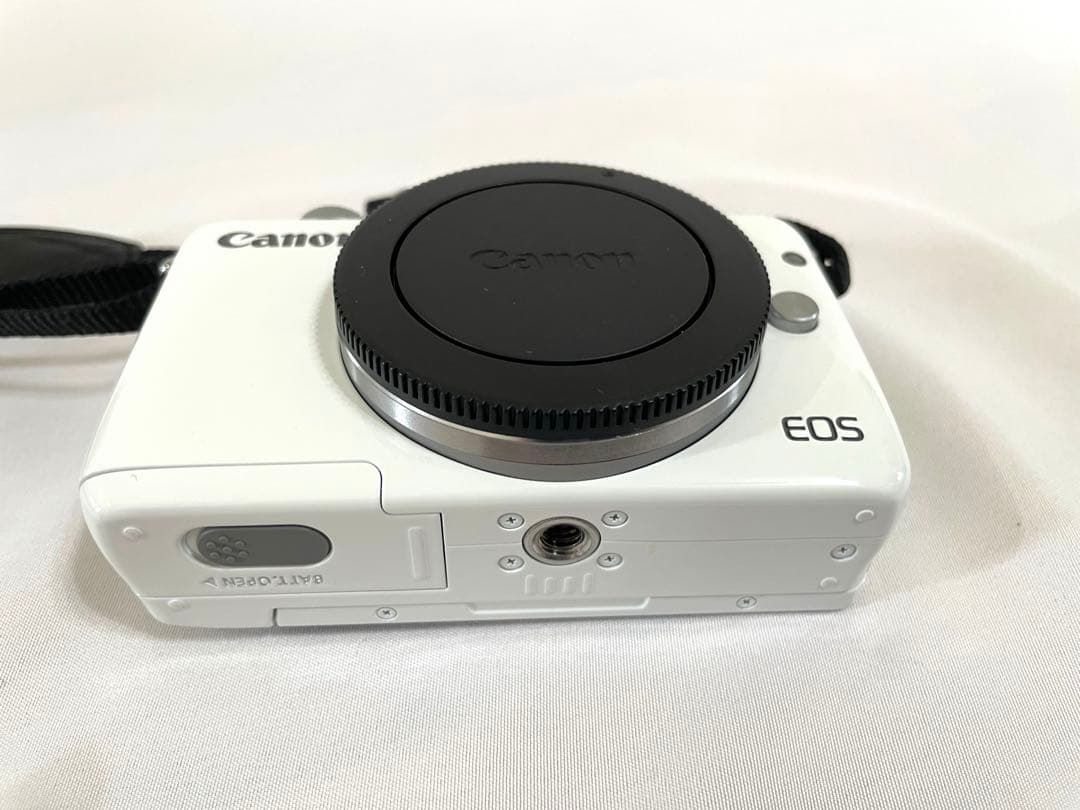 【美品】Canon EOS M10 ダブルズームレンズキット