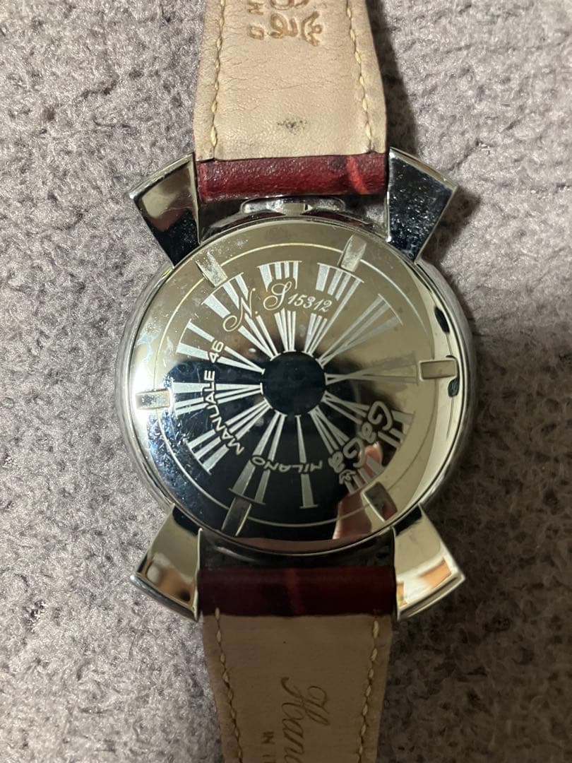 ガガミラノ　イタリア製 N.1538 赤い文字盤 時計