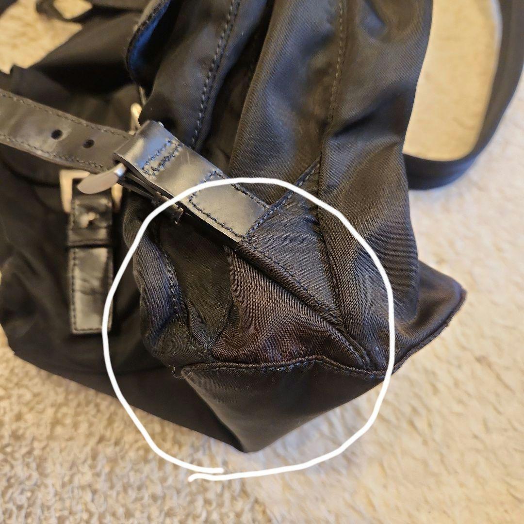 プラダ三角ロゴリュック