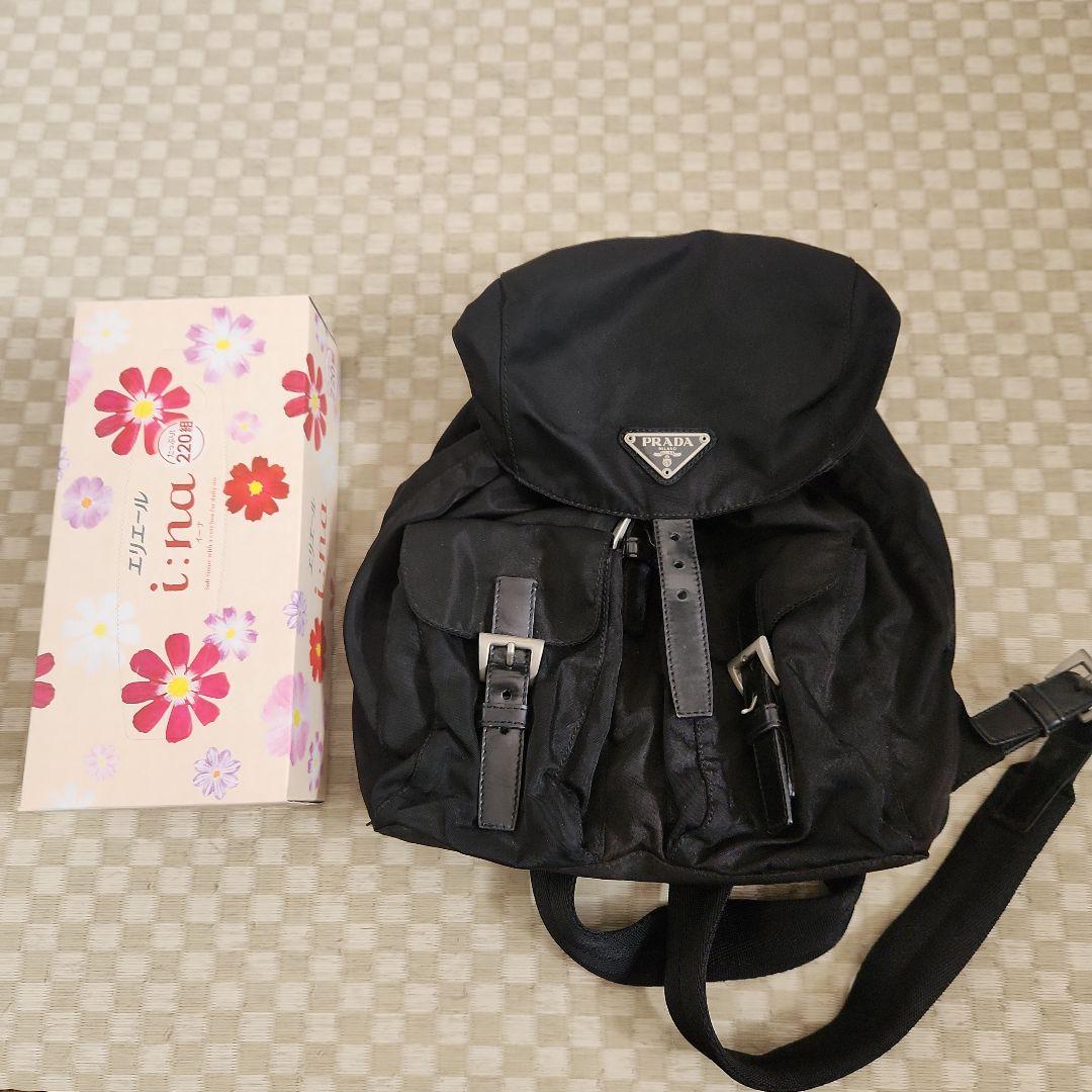 プラダ三角ロゴリュック