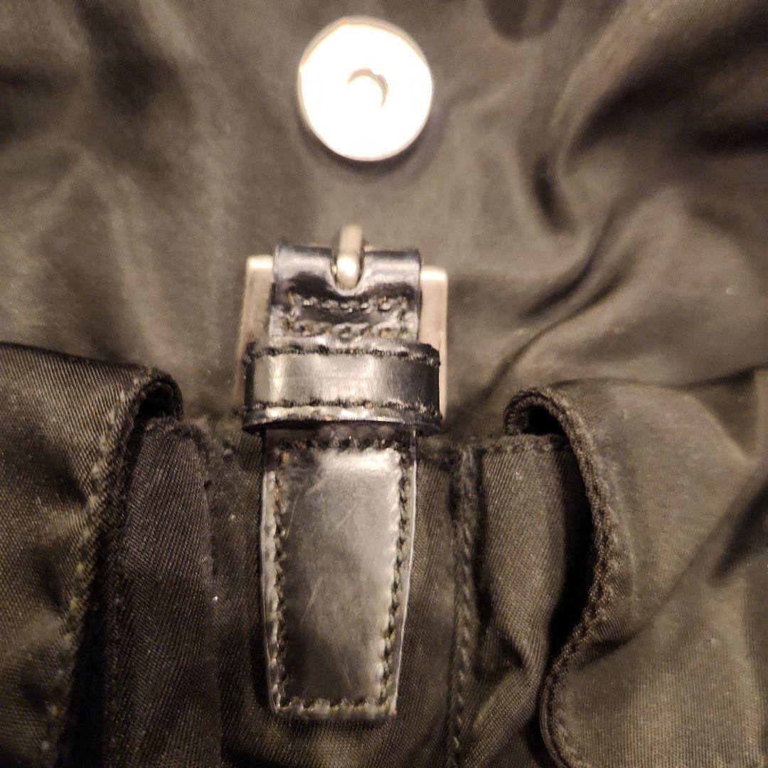 プラダ三角ロゴリュック