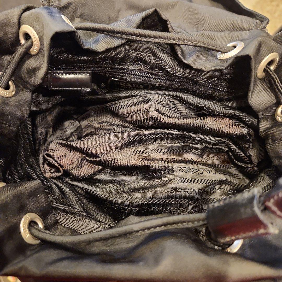 プラダ三角ロゴリュック