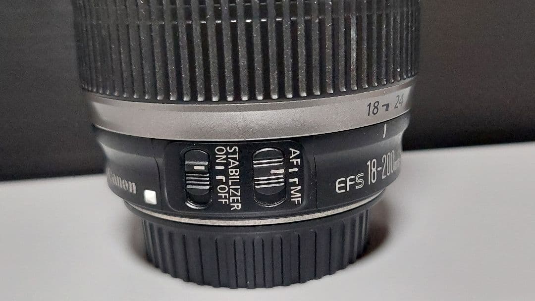 Canon EFS 18-200mm ズームレンズ