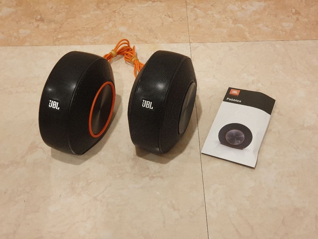 JBL pebbles ブラック