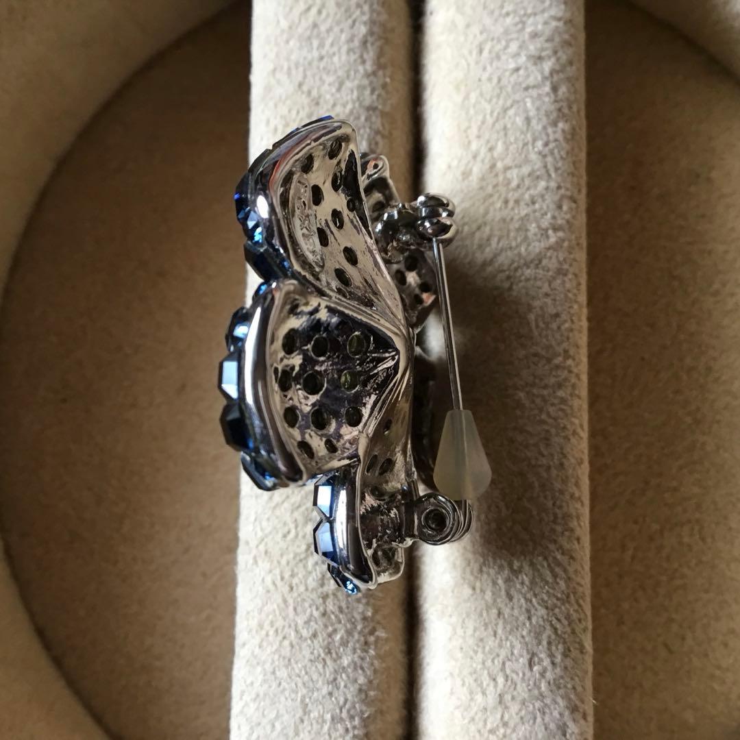 在庫一掃セール中！FOXEY 定番FLEUR お花のブローチ ネイビー