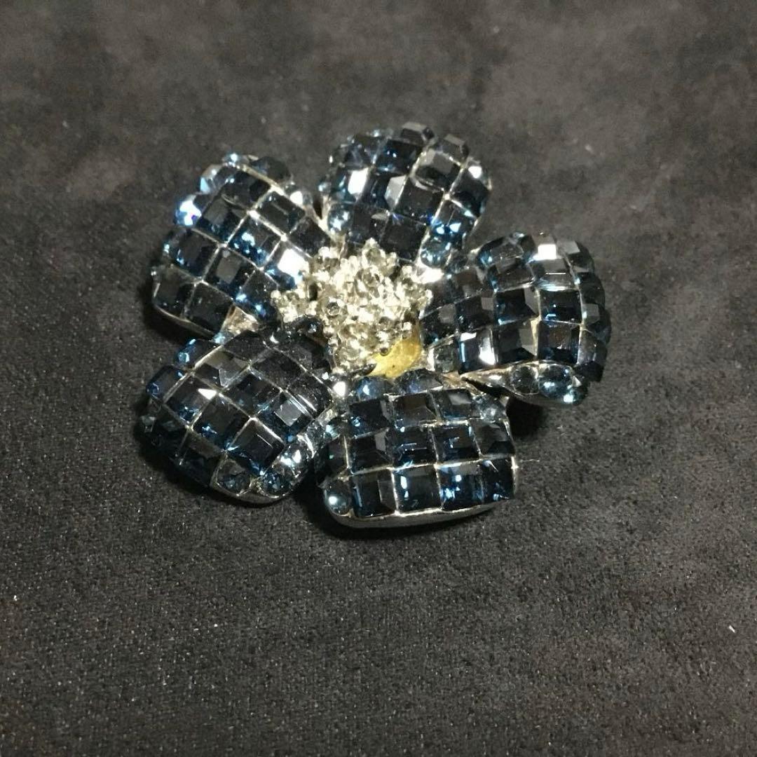 在庫一掃セール中！FOXEY 定番FLEUR お花のブローチ ネイビー