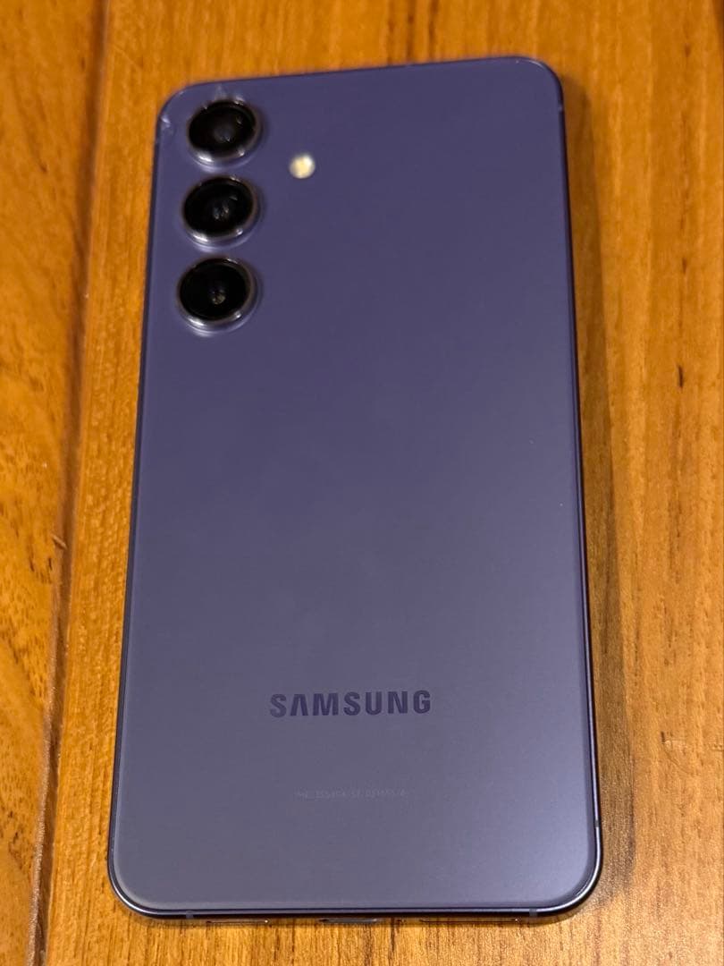 Samsung Galaxy S24 本体とPITAKA付属品