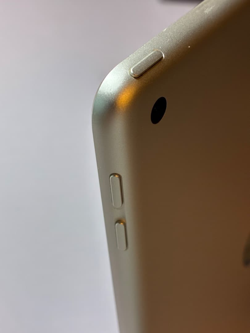 [良品] iPad 第6世代/Wi-Fiモデル/32GB