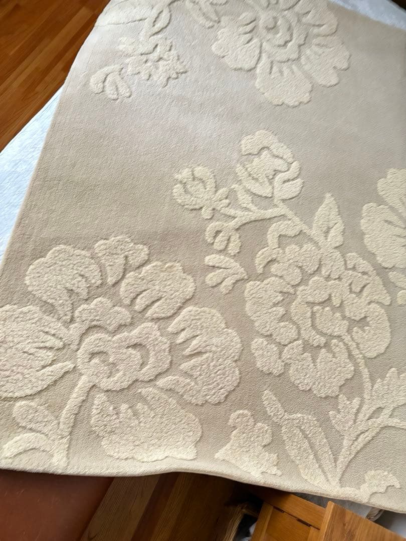 ローラアシュレイ　花柄　ベージュラグ　　120×180センチ