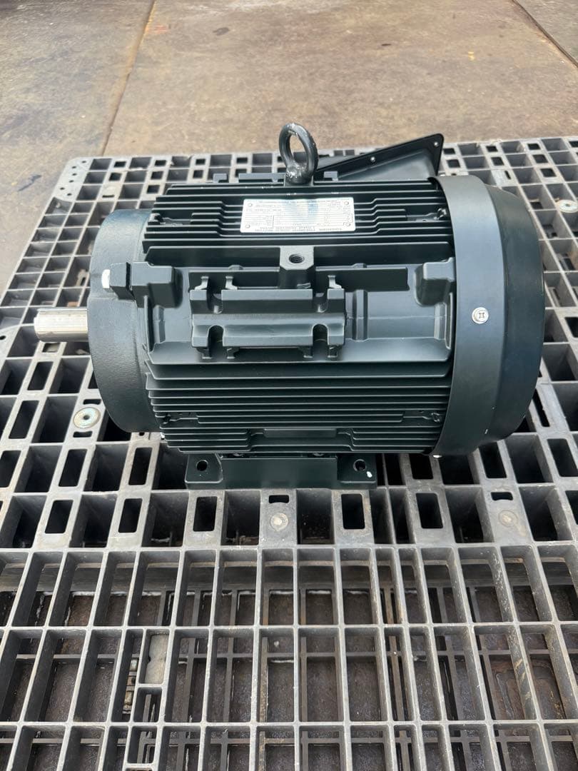 (2)(未使用品)美品　東芝 三相モーター 7.5kW IKKH3 400V