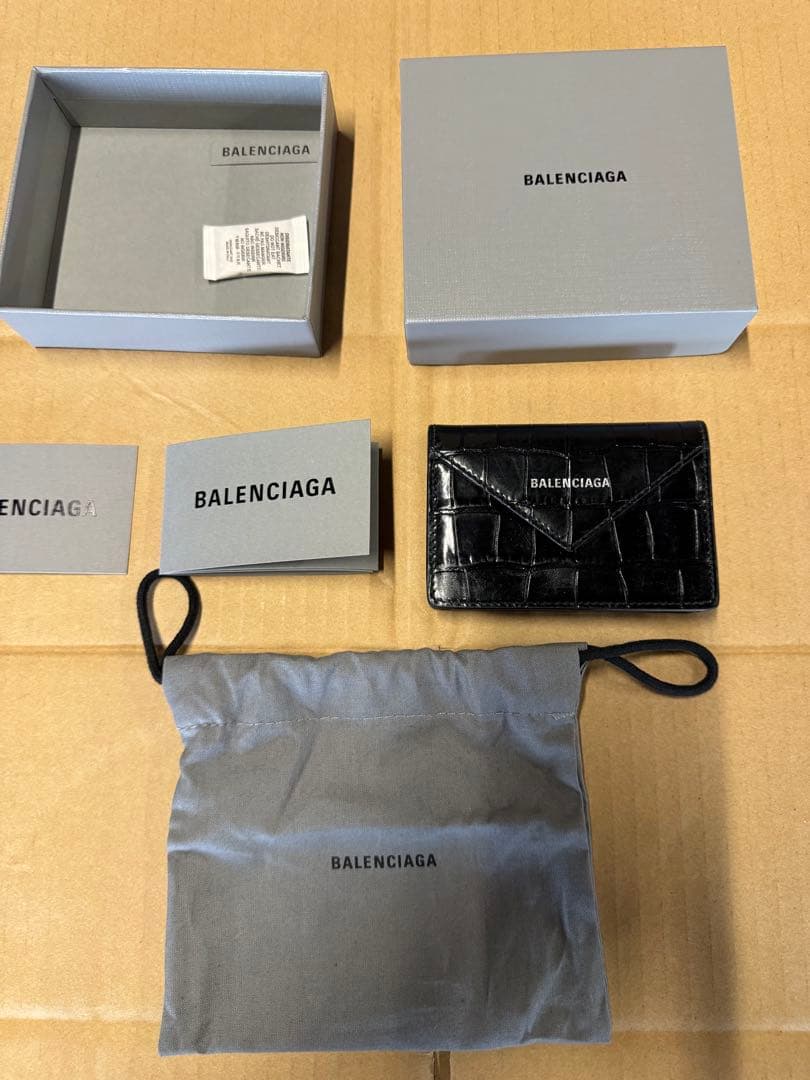 バレンシアガ　カードケース　中古