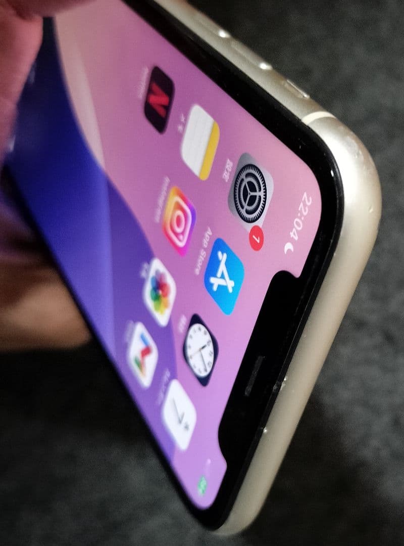 iPhone 11 128GB 背面破損