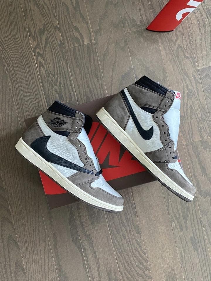 Travis Scott × Nike Air Jordan 1 High