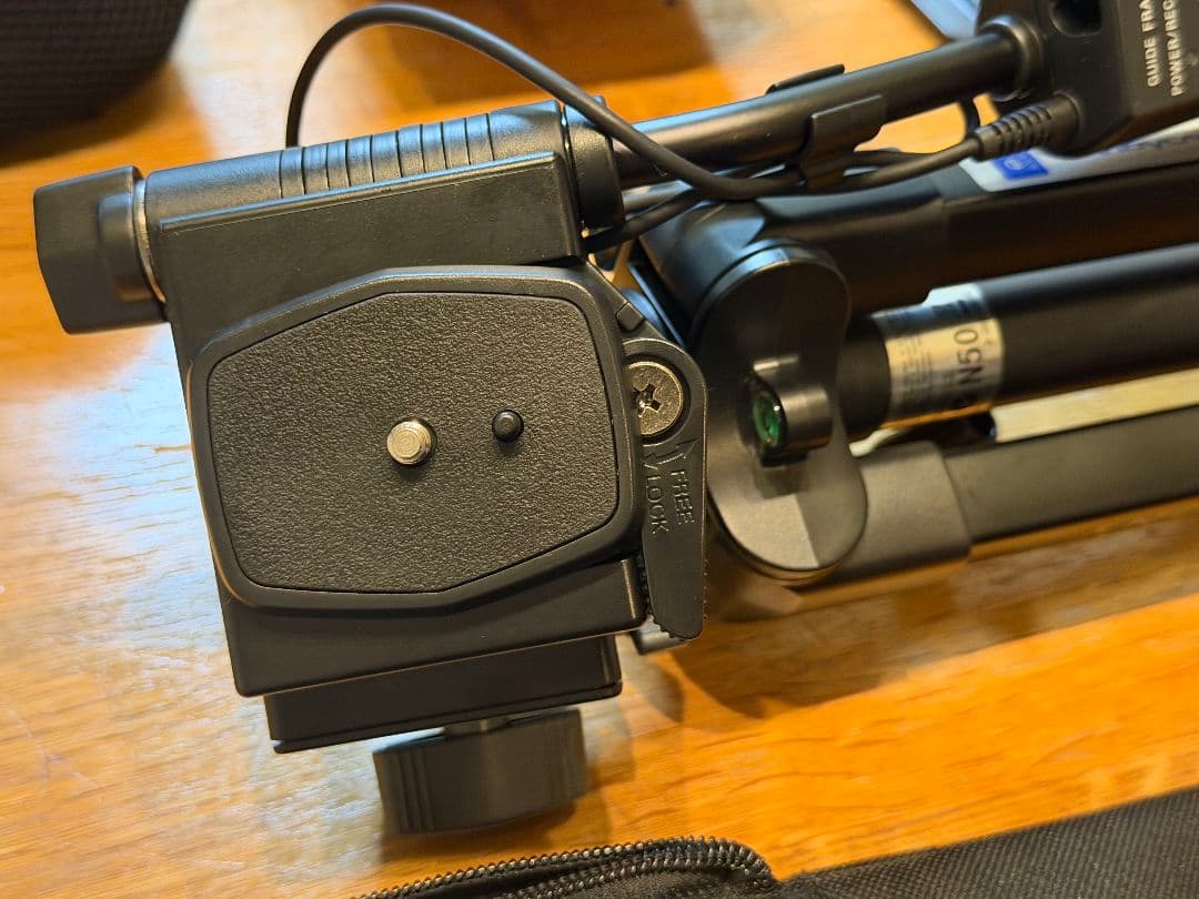 SONY HDR-XR500V ワイコン、マイク、リモコン三脚など付属