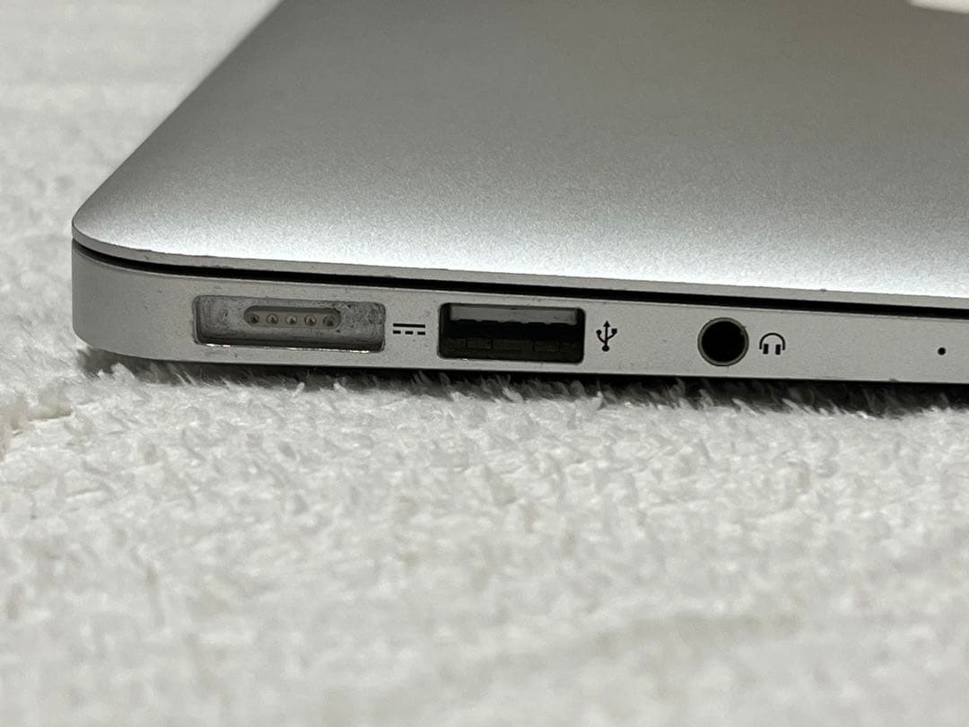 Apple MacBook Air 13インチ　2015 8GB 256GB