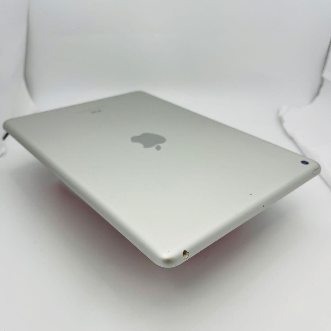 A 82% iPad 6 第6世代 32 GB Wi-Fi シルバー 本体