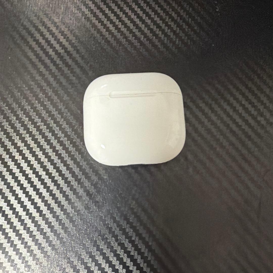 AirPods4 ノイズキャンセリング付き本体 ホワイト 充電ケース付き