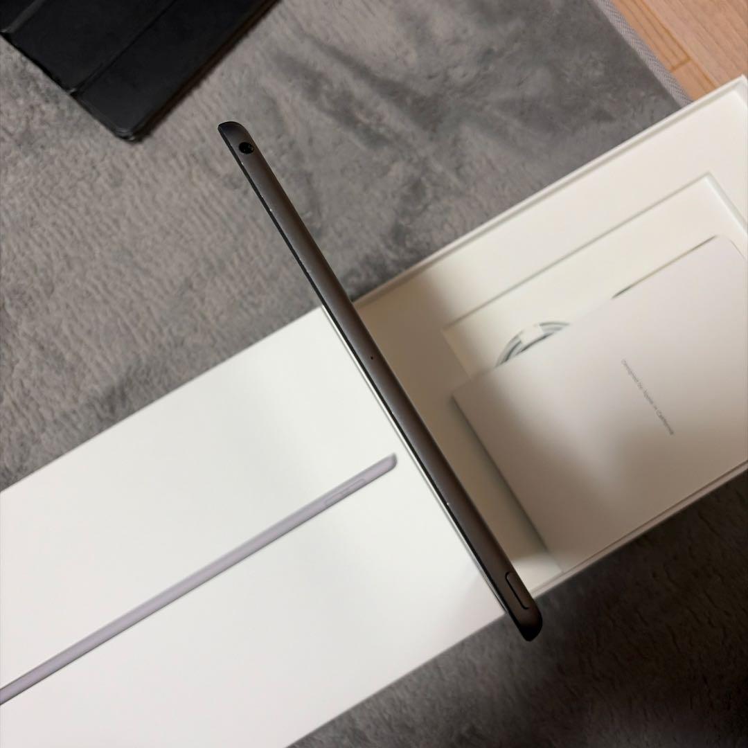 iPad 第9世代 64GB Wi-Fi [新品純正付属品とケース付]