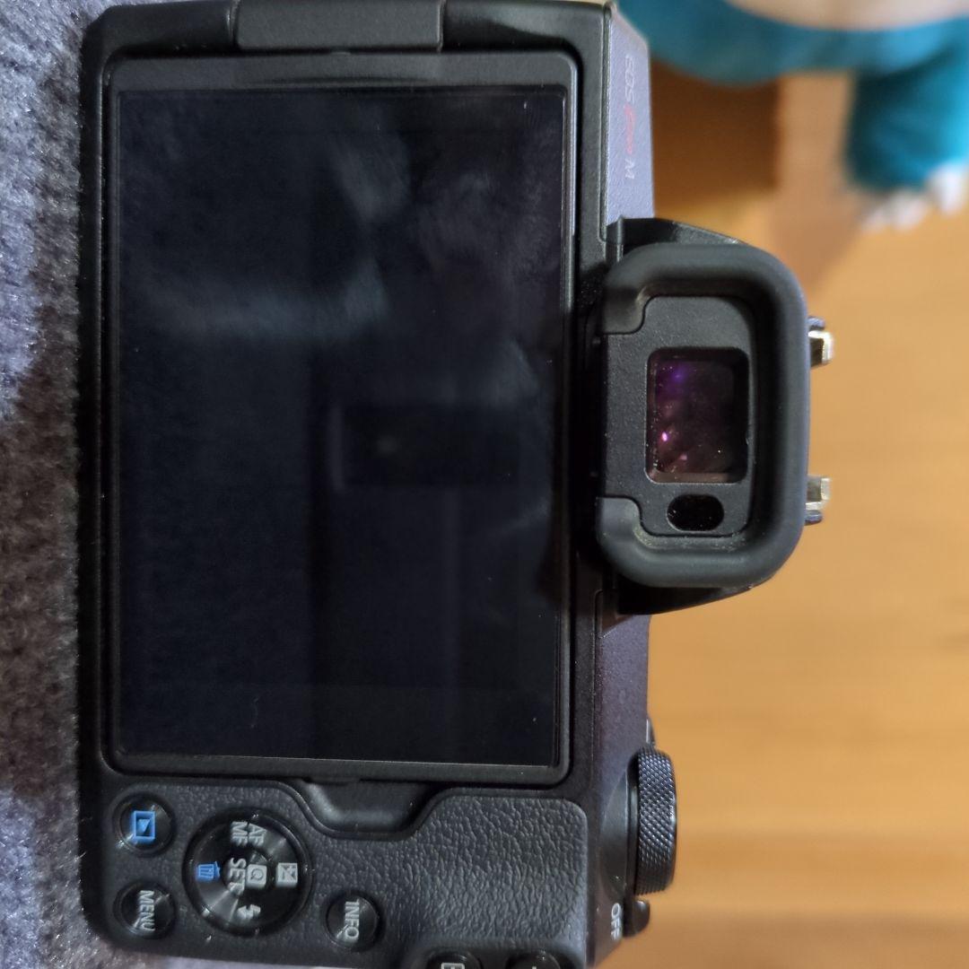 Canon EOS M ミラーレスカメラ 本体とレンズ