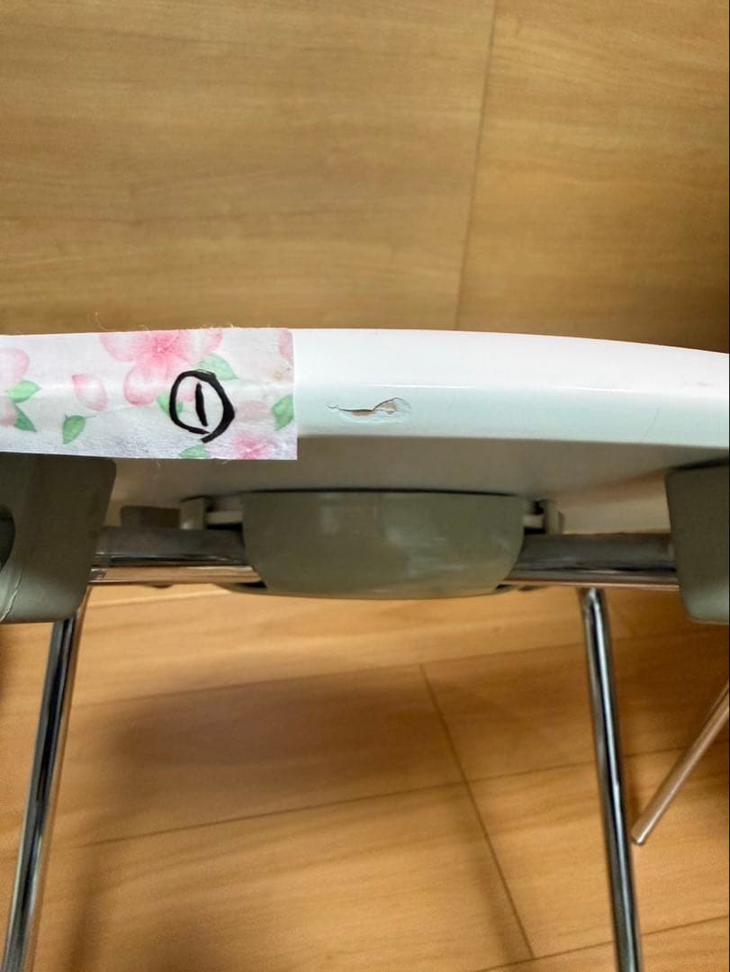 Fritz Hansen社製のドットスツールです。