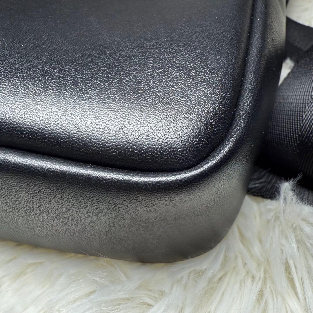 ラコステショルダーバッグ　ボディバッグ