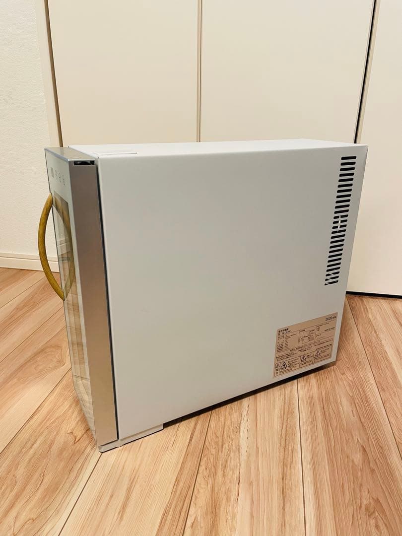 ワインセラー　CE-4W-W ホワイト　ペルチェ方式　4本収納用