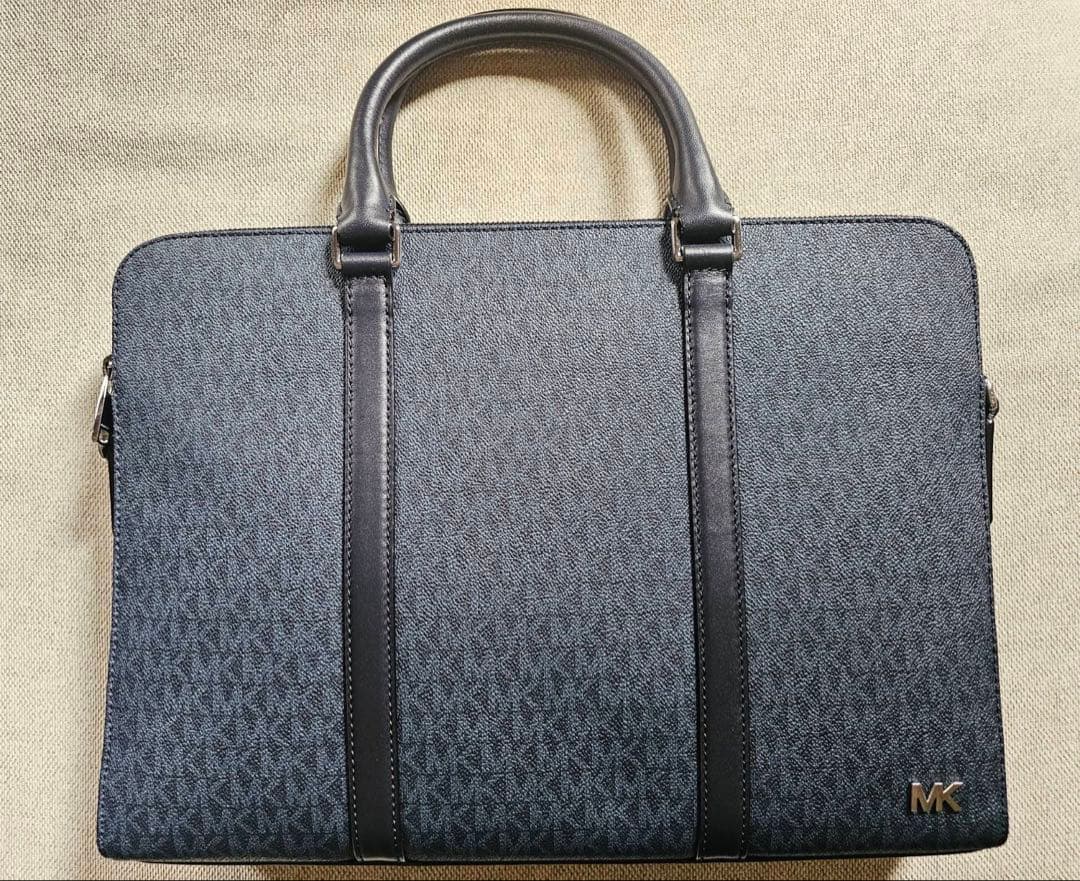 マイケルコースのビジネス用バッグ