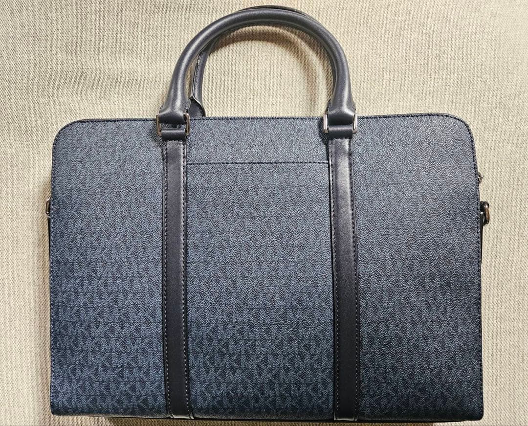 マイケルコースのビジネス用バッグ