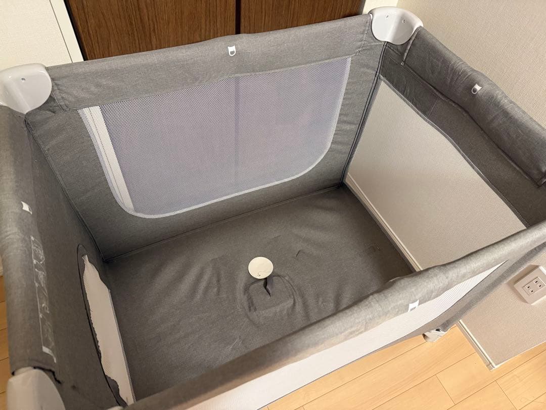 グレー ベビーベッド 取り外し可能シート付き