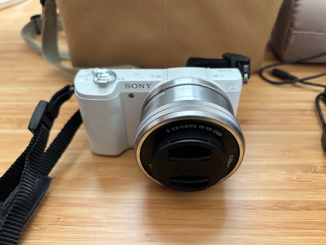 美品 SONY α5100 ミラーレス一眼