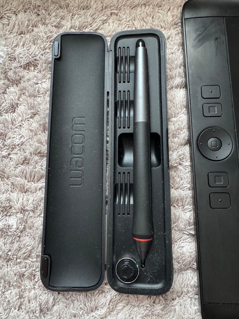 液タブ・ペンタブ Wacom CINTIQ 13HD Creative Pen Display