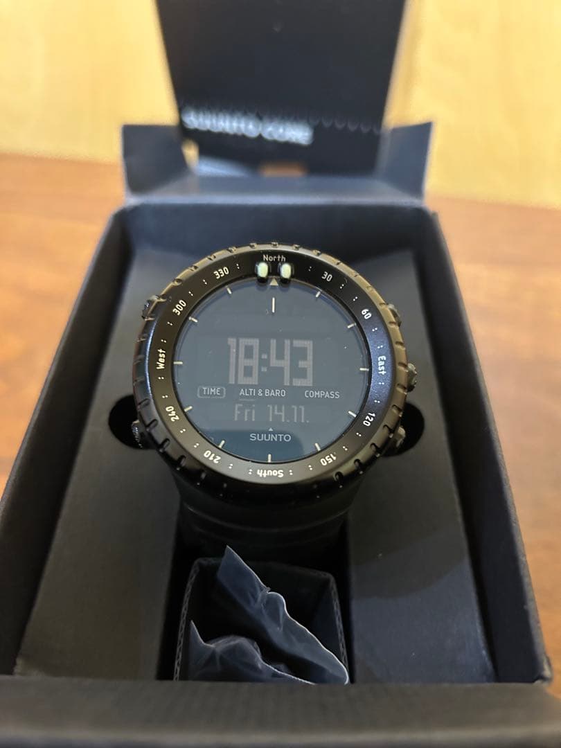 SUUNTO デジタル腕時計 オールブラック 純正交換ベルト、予備電池付属