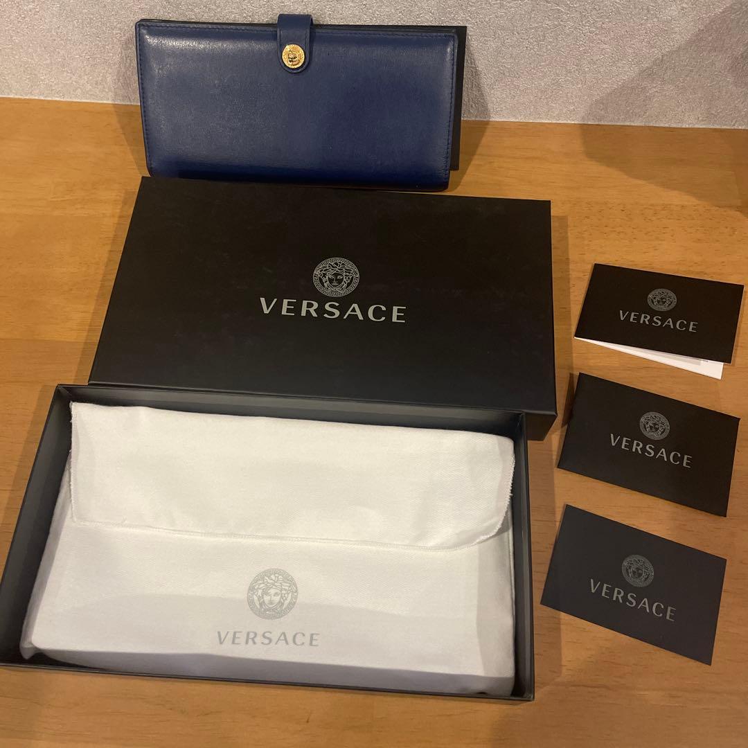 ☆箱付き！ヴェルサーチ⭐︎ネイビー 長財布 金色ロゴボタン付き⭐︎