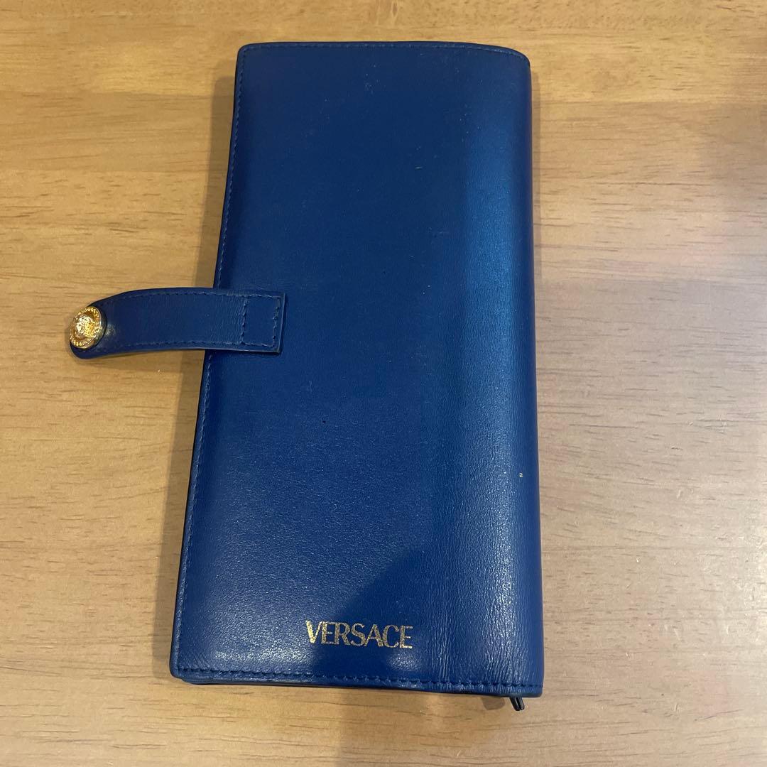 ☆箱付き！ヴェルサーチ⭐︎ネイビー 長財布 金色ロゴボタン付き⭐︎